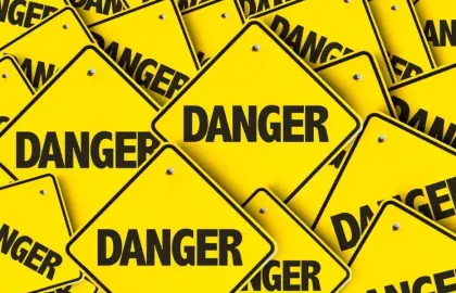 مخاطر التيار الكهربائي